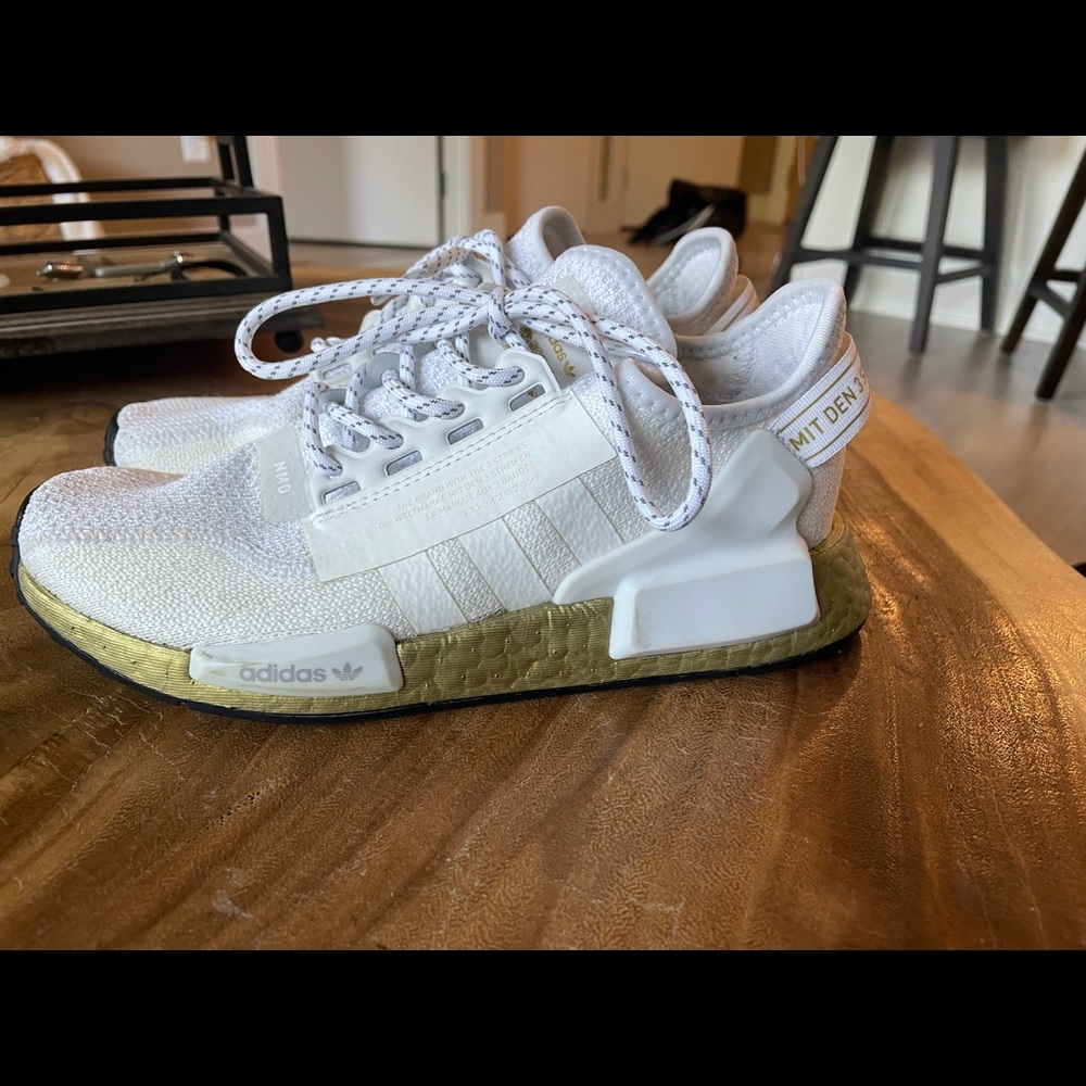 Adidas NMD R1 V2 - Picture 1 of 7